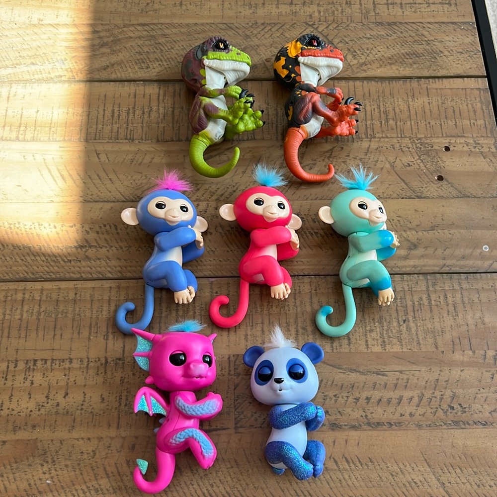 WowWee Fingerlings.4unicorn,2Monkey,Zoomer Zupps,Trex&Dragon
